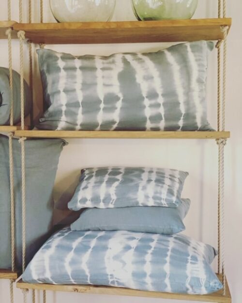 coussin en lin bleu clair déco bord de mer La Draperie Française
