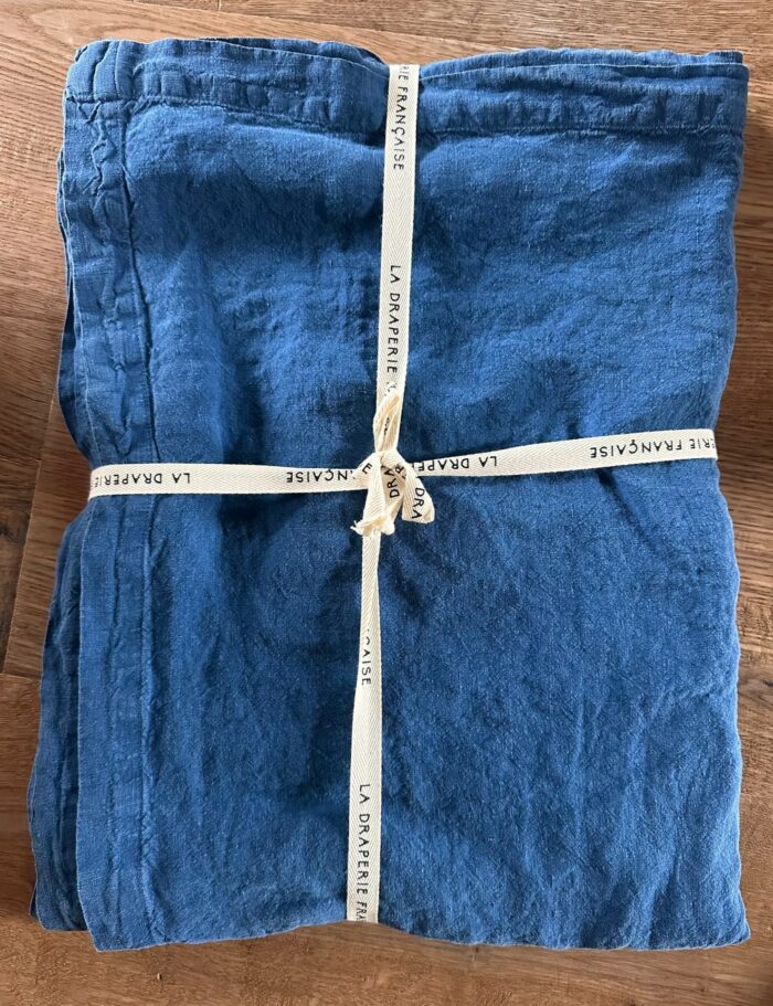 nappe en lin lavé bleu La Draperie Française