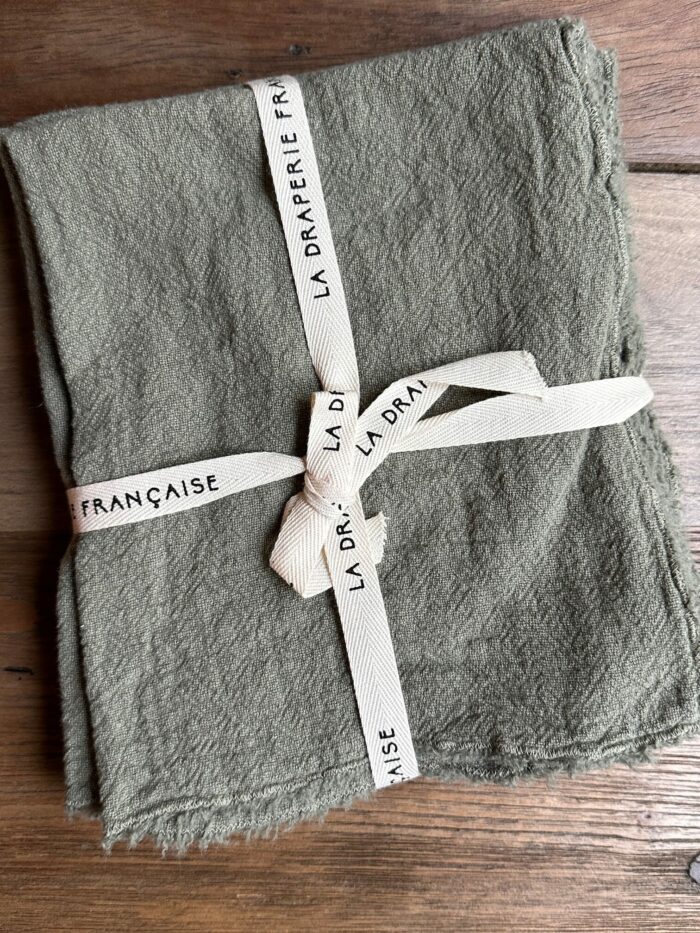 set de table en lin vert eucalyptus bohème chic La Draperie Française