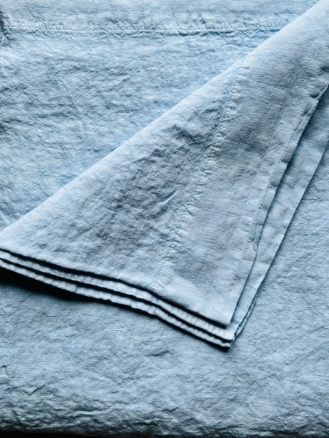 drap plat en lin lavé bleu ciel naturel La Draperie Française