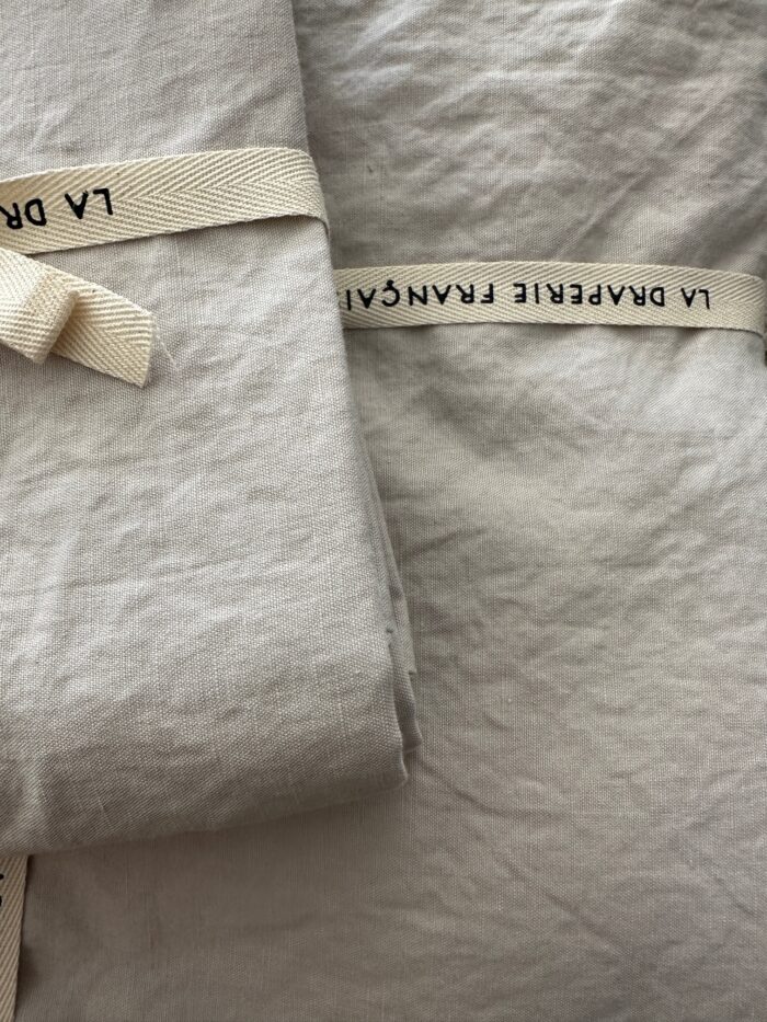drap housse en lin et coton beige La Draperie Française