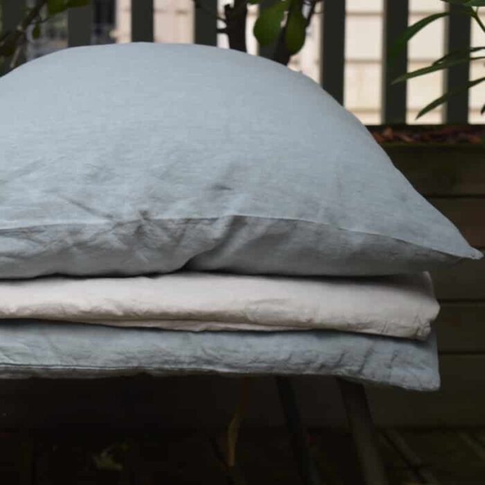 coussin xxl en lin lavé bleu clair déco naturelle La Draperie Française