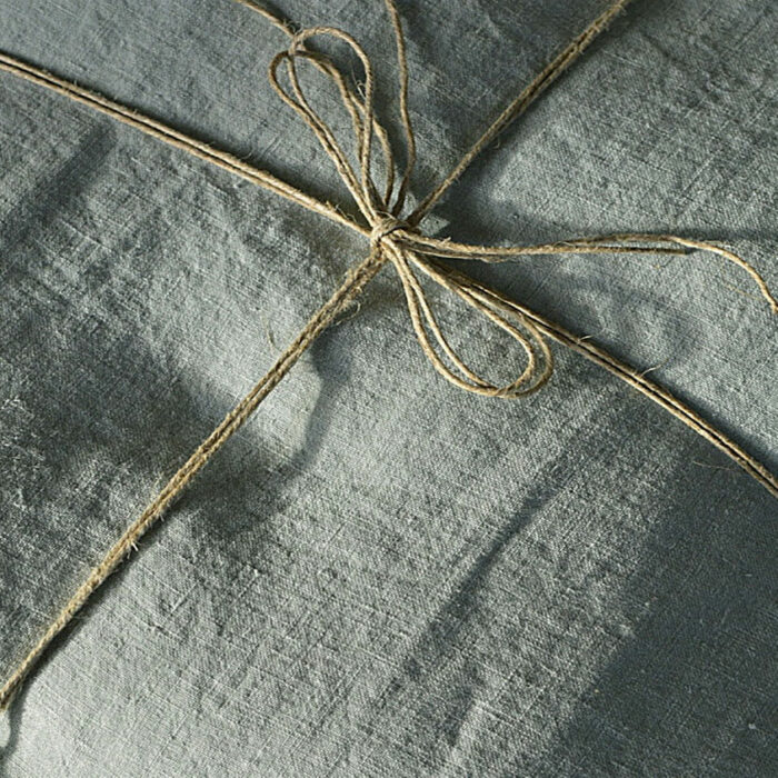 coussin xxl en lin lavé bleu clair déco bohème chic La Draperie Française